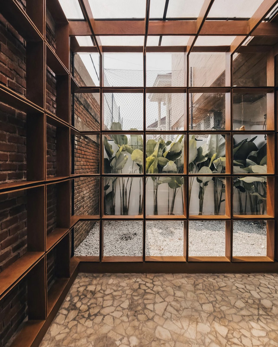 没有座位的咖啡馆Fugol Coffee Roasters,印度尼西亚 - 咖啡店 - 餐厅LOGO-VI空间设计-全球餐饮研究所-8