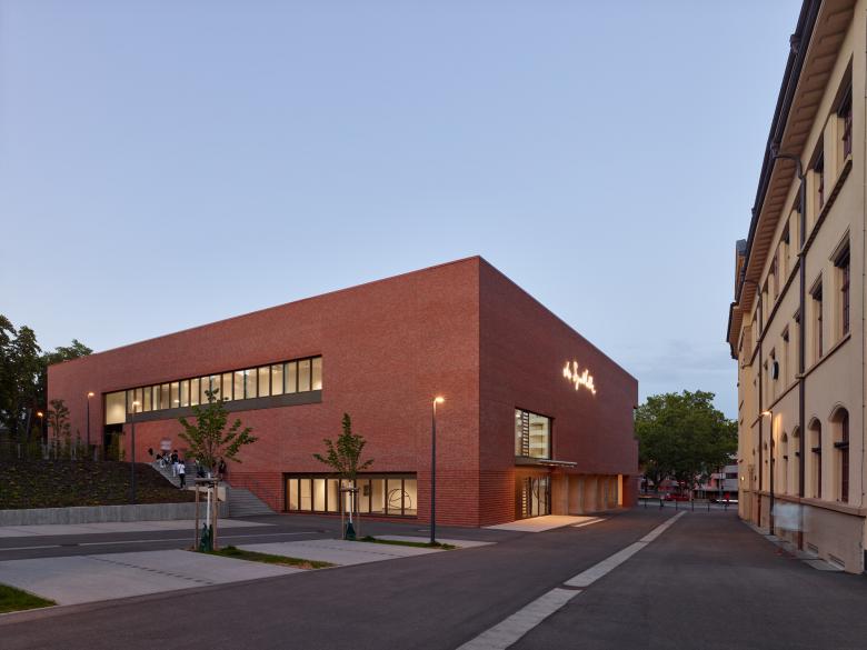 Peter W. Schmidt Architekten丨Dreifeldsporthalle an der Nordstadtschule丨德国-0