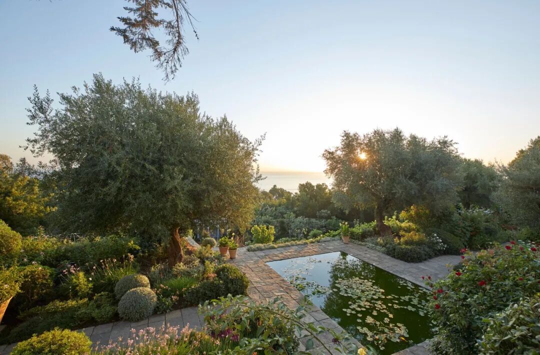 在摩洛哥Tangier悬崖上，这位英国室内设计大师造了一座会呼吸的美学秘境-9