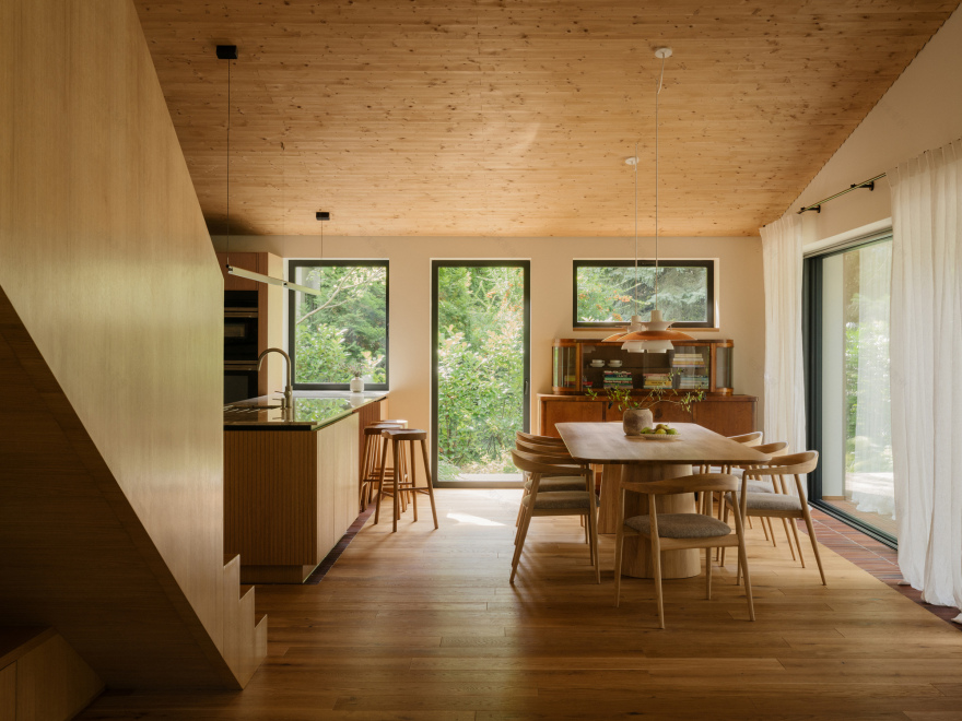 Residence on the Edge of National Forest / Studio GAB-34