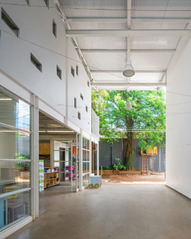 社区学校 2 号 pavilion（注：pavilion常见释义有亭子、楼阁、大型帐篷、展览馆等，仅根据目前内容难以准确对应唯一含义，若无法确定其准确指向，可在实际运用中根据具体场景进一步核对或替换合适中文表达） 丨Ateliê GR