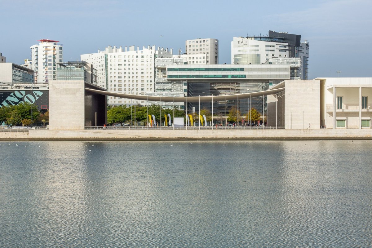 葡萄牙国家馆 | Siza 的混凝土屋顶奇迹-0