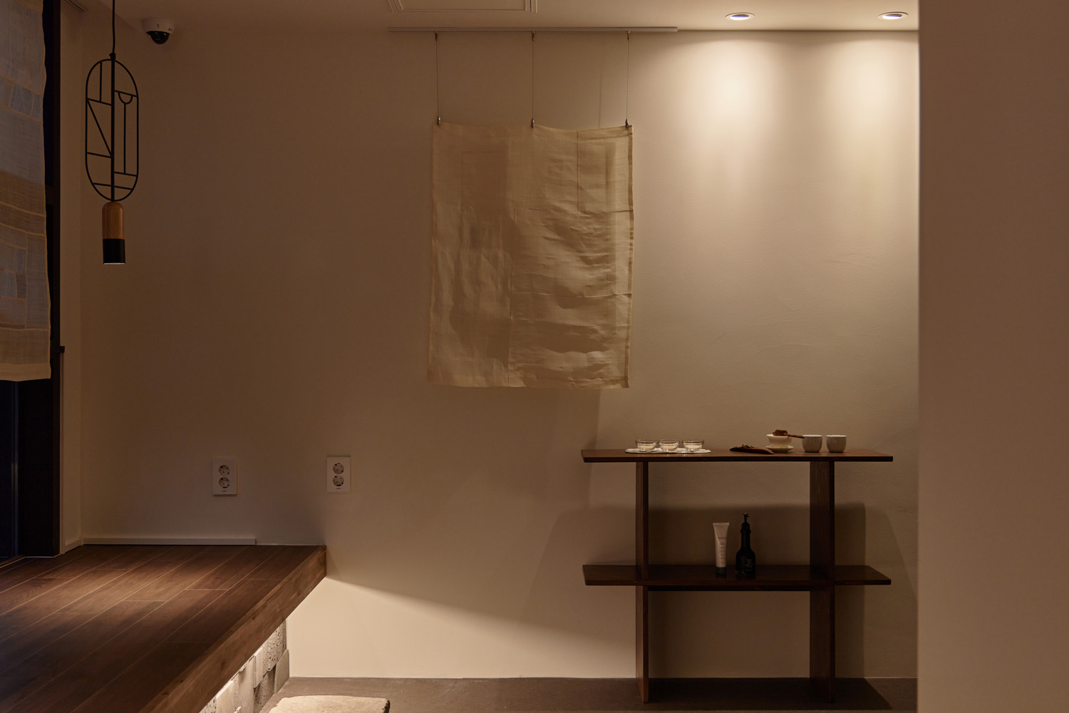 "木材与高级酒店氛围的完美融合 - 21 坪酒店式公寓室内设计"-16