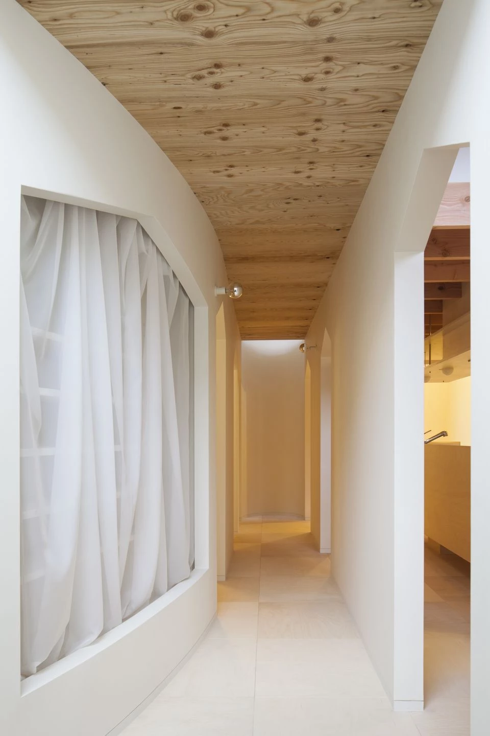 大阪方形住宅中的宁静与活力空间-17