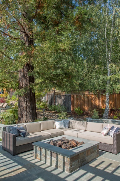 My Houzz: A Family Backyard for Dining, Relaxing, Swimming and Playing  -  Decor Ideas-16