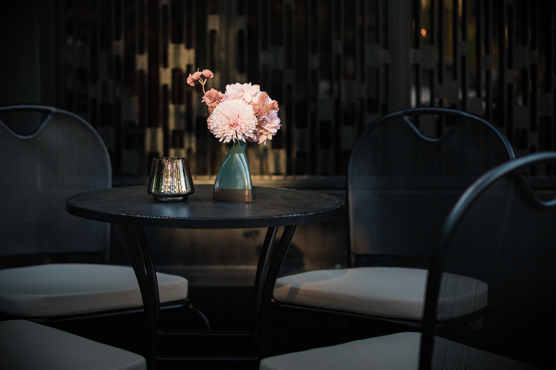 FRIDAYS BAR 室内外照片丨越南河内丨DTA 工作室-25