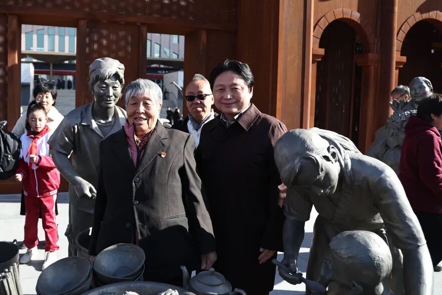 “哈密精神”万岁！央美雕塑系情景式公共艺术作品为人民塑像-28