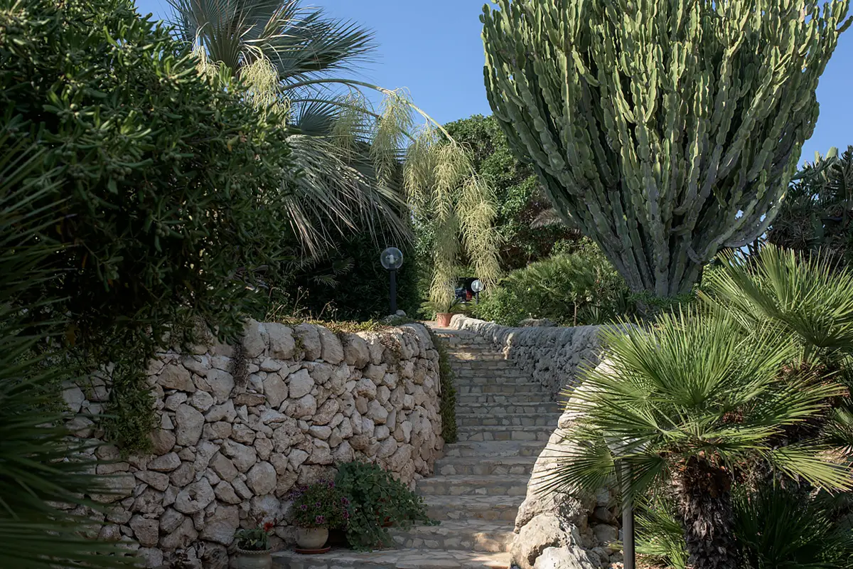 "地中海风情 | 白色别墅在西西里岛的宁静海景中熠熠生辉"-11