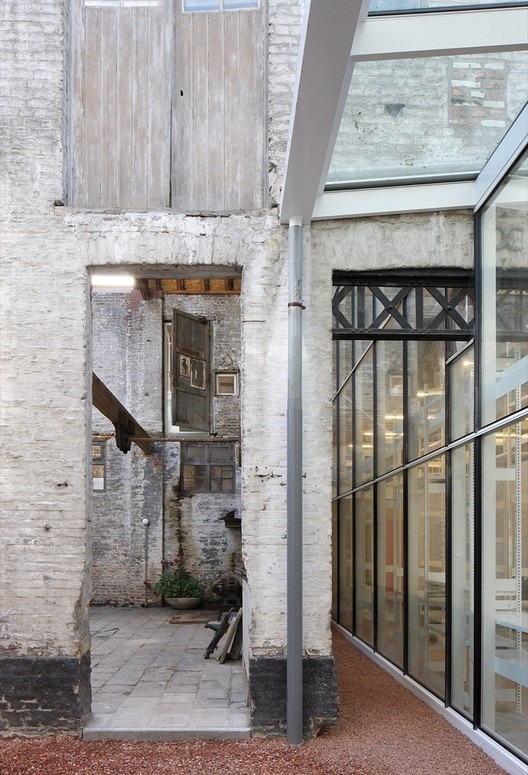 比利时 Kortrijk 商业住宅一体化设计-18