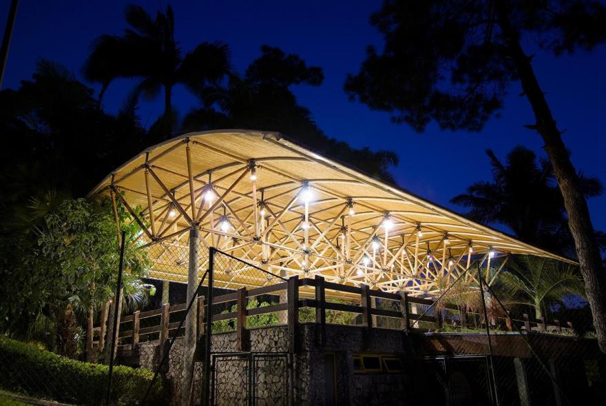 绿色校园 | 巴西 Cotia 市的竹制夏季教室-3