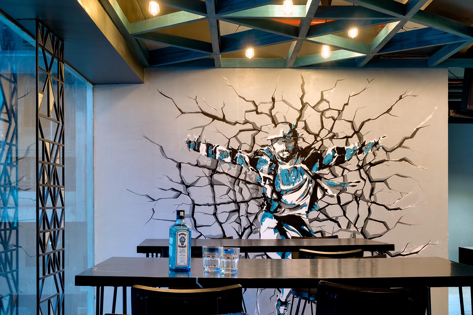 破壁而出 · 废旧材料打造的创意餐厅-9