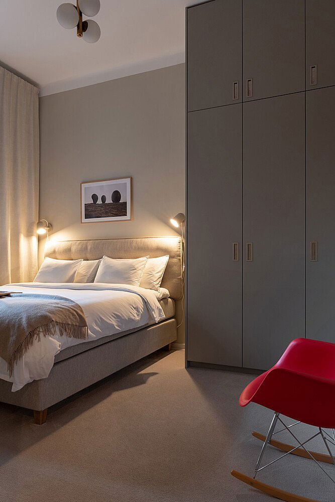 斯德哥尔摩惊人室内设计 | 拱窗与高挑天花的完美融合-12