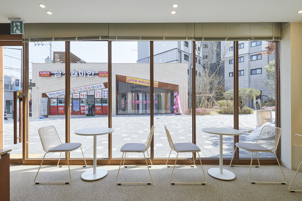 10 坪极简咖啡厅，打造温馨舒适空间-10