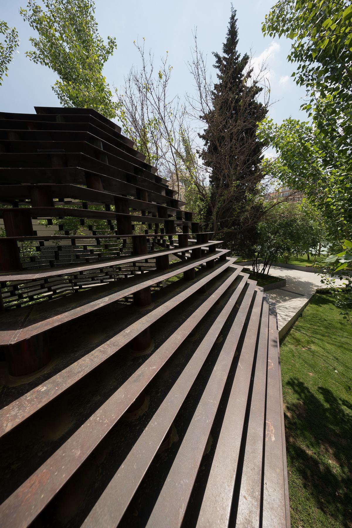 融入古老元素,片状“鱼鳞”架起的无柱天篷丨伊朗丨Olgooco-16