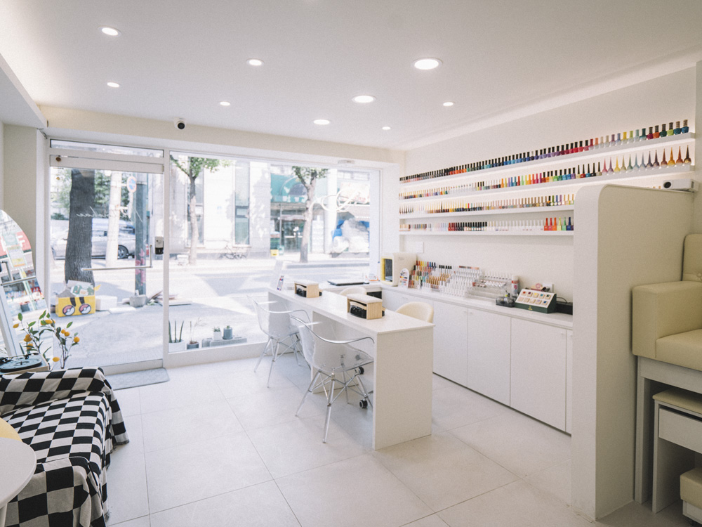 极简 14 坪家居店设计，感受纯净白色魅力-5