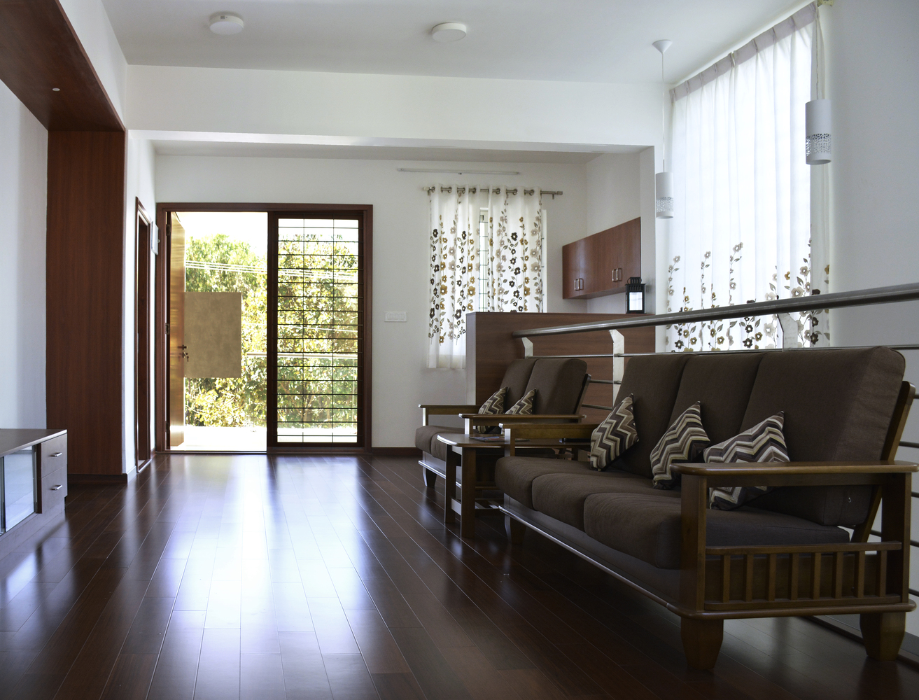 树拥抱者 · 印度班加罗尔的自然现代住宅-39