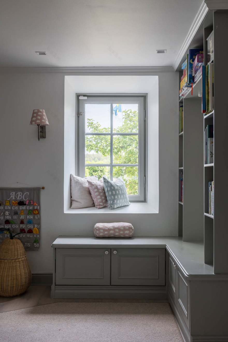 斯德哥尔摩郊区海滨别墅 | 古典与奢华的完美结合-27