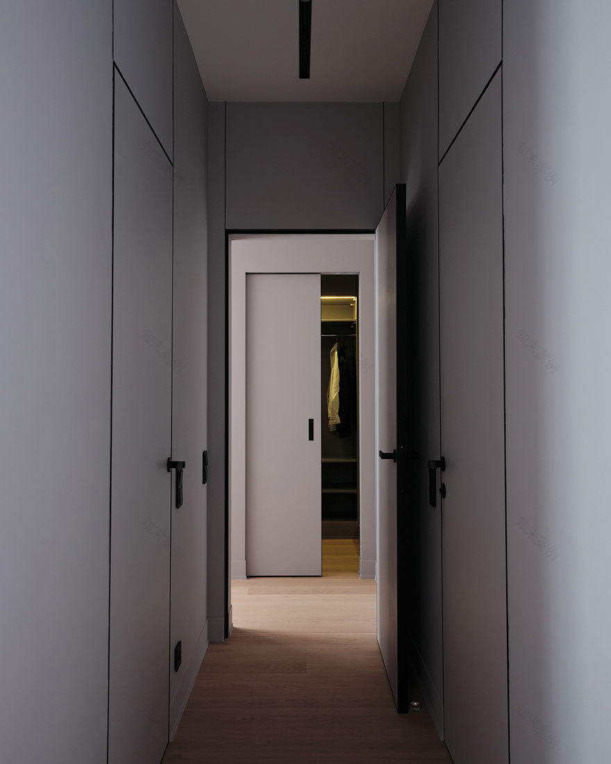 圣彼得堡 75 平米学生公寓 | 红色丝绒沙发成为亮点-13