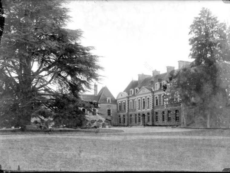 法国树状酒店「Château des Pères Hôtel Essenciel」——亲近自然的创新设计-37