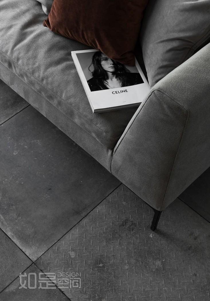 成都如是空间设计田青 | 水泥工业风平层住宅,回归本真美-11