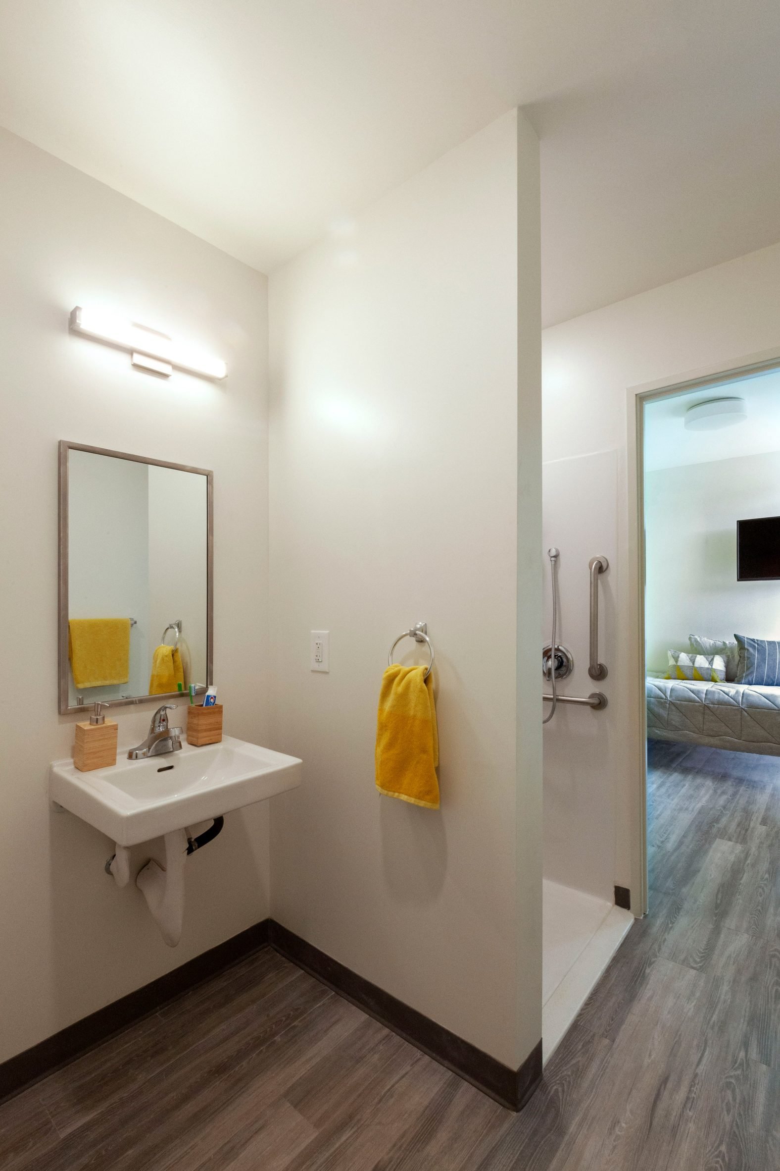 集装箱变身洛杉矶无家可归者温馨公寓-34