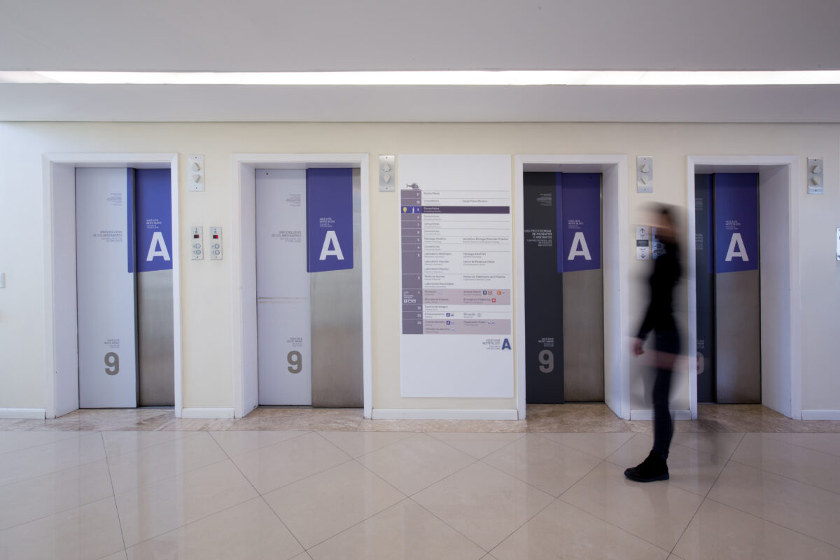 Hospital Moinhos de Vento - /STUDIOMDA - Wayfinding Design-0