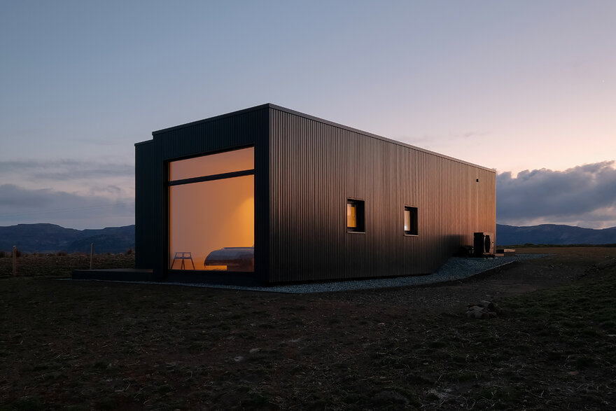 Modern Vacation Cabin Modeled on Traditional Scottish Longhouses-28