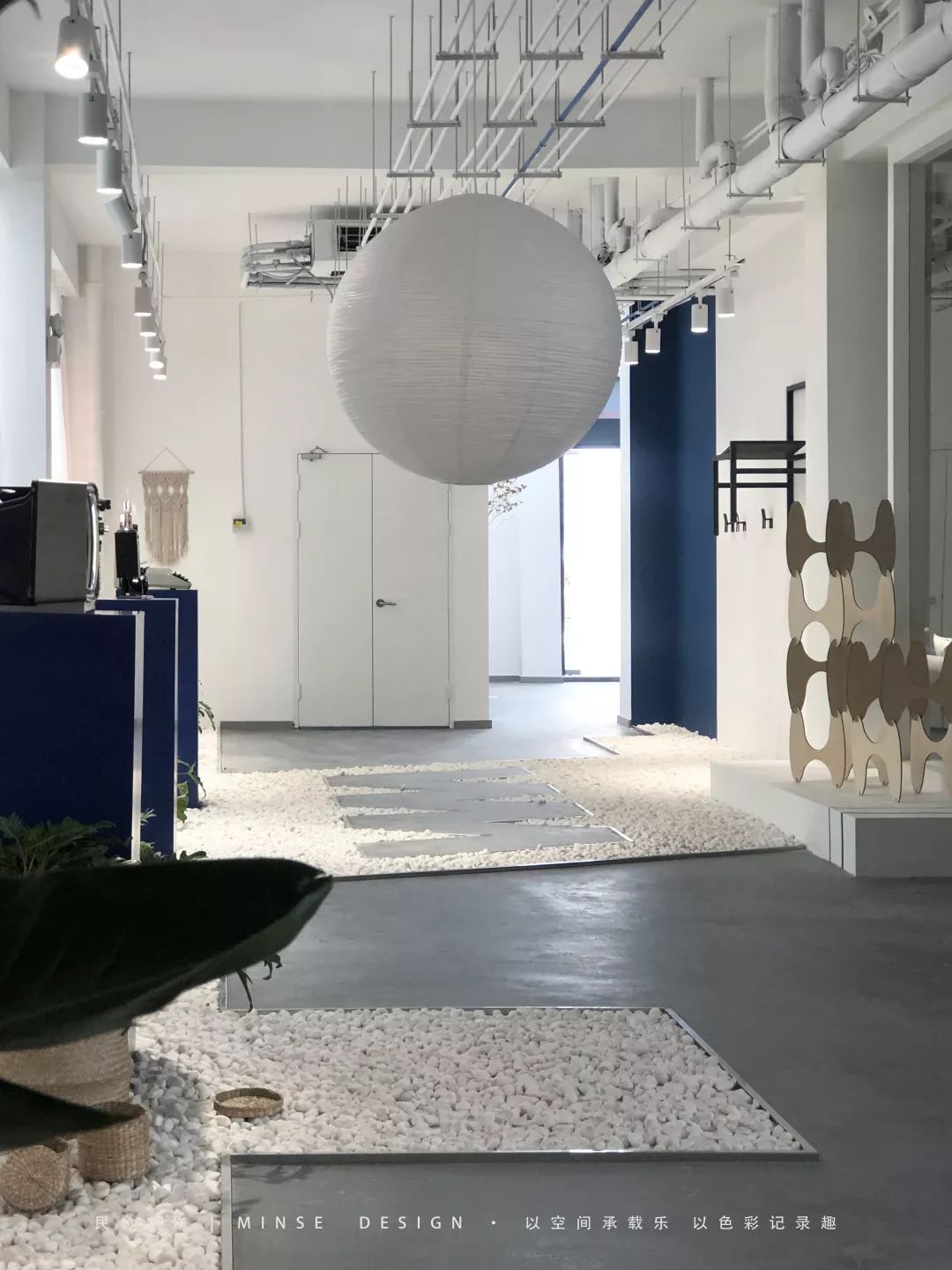 杭州富春江畔的克莱因蓝商业空间-21