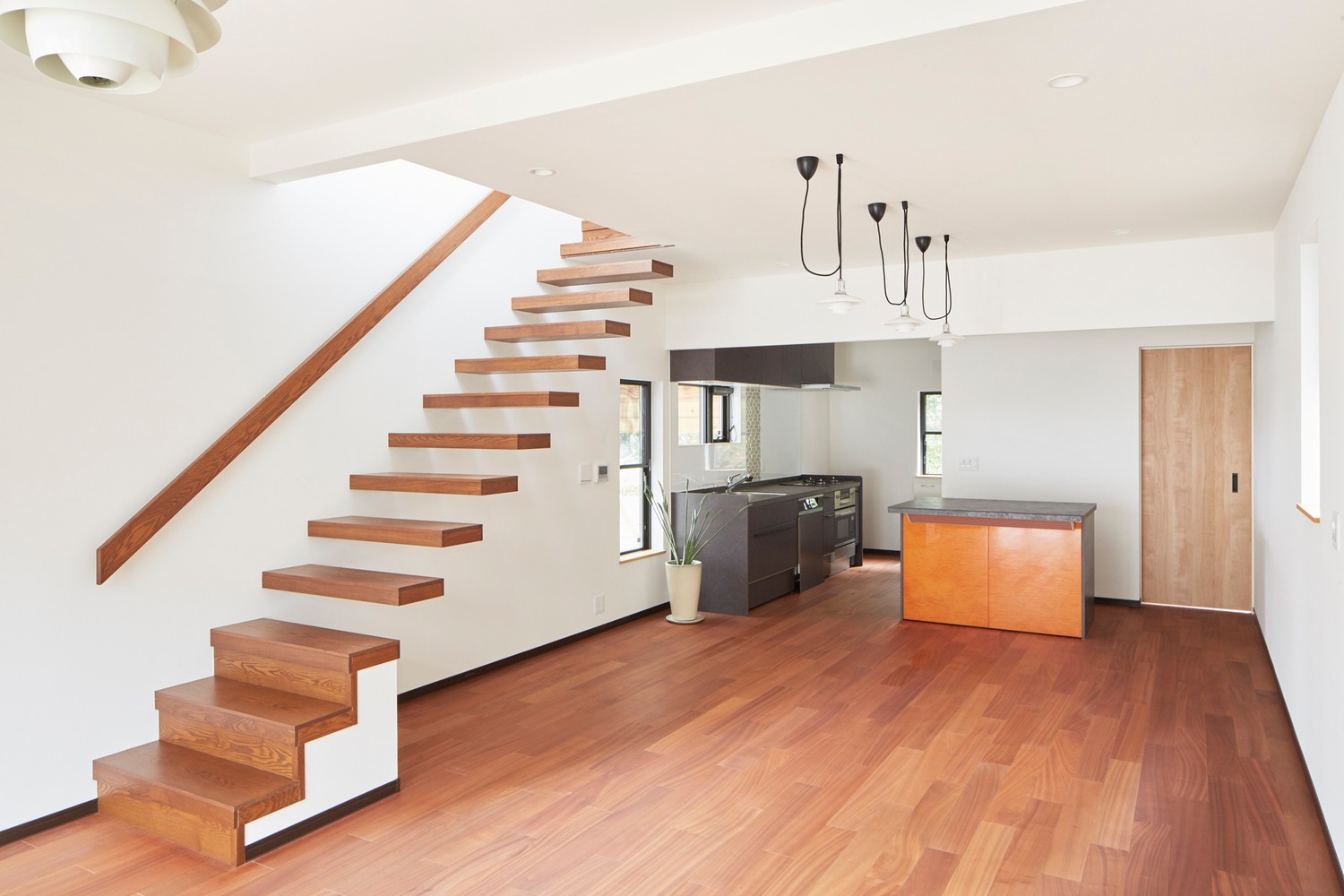 日本“吊脚楼”住宅 | 半室外空间与环保设计-12