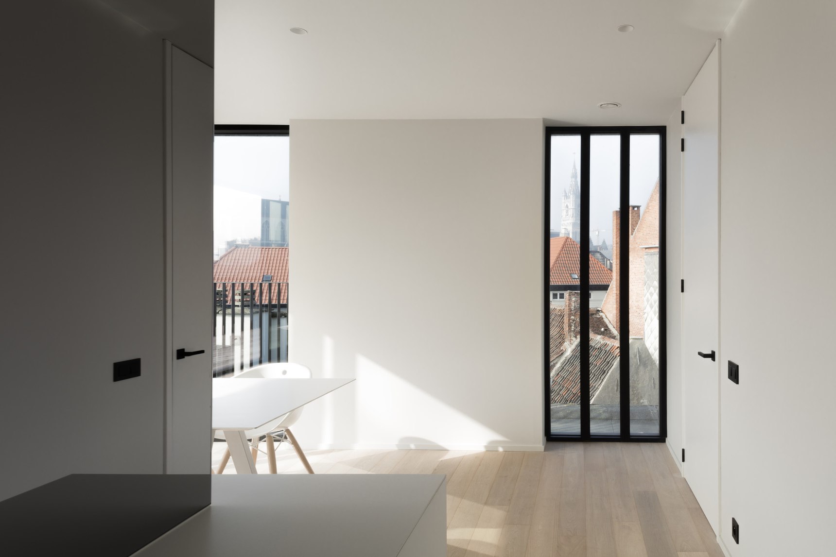 比利时阁楼公寓,木框结构与城市景观完美融合-5