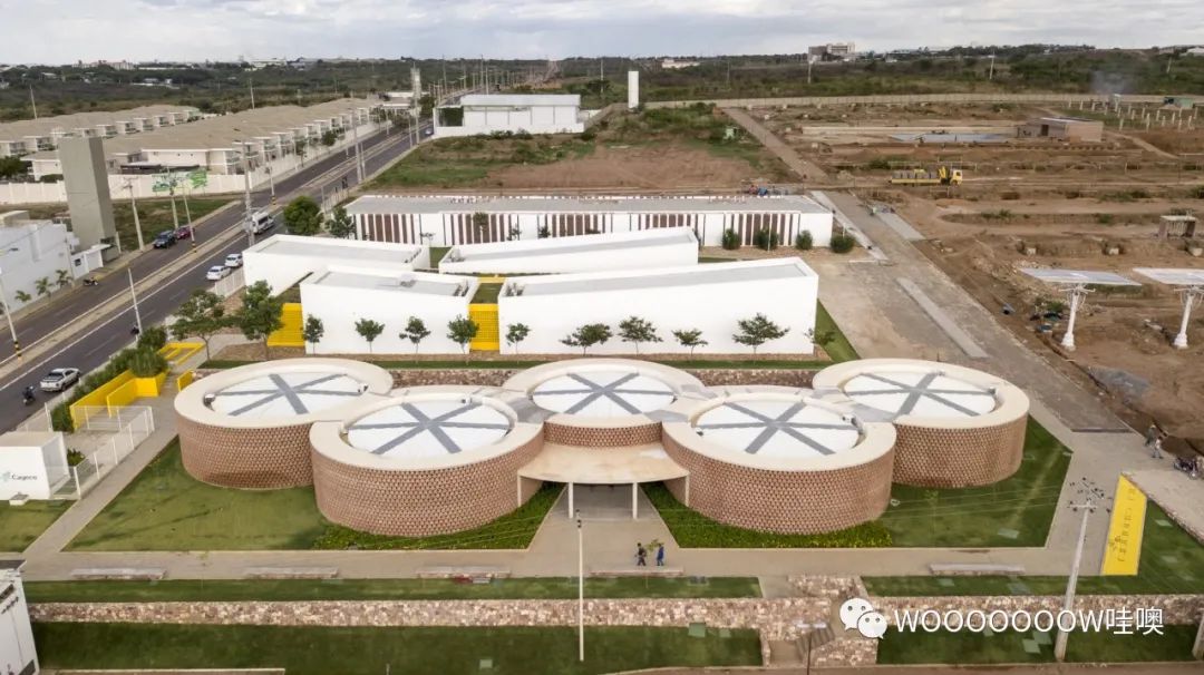 巴西 Unileão 大学体育馆 | 砖纹理与绿意空间的巧妙结合-20