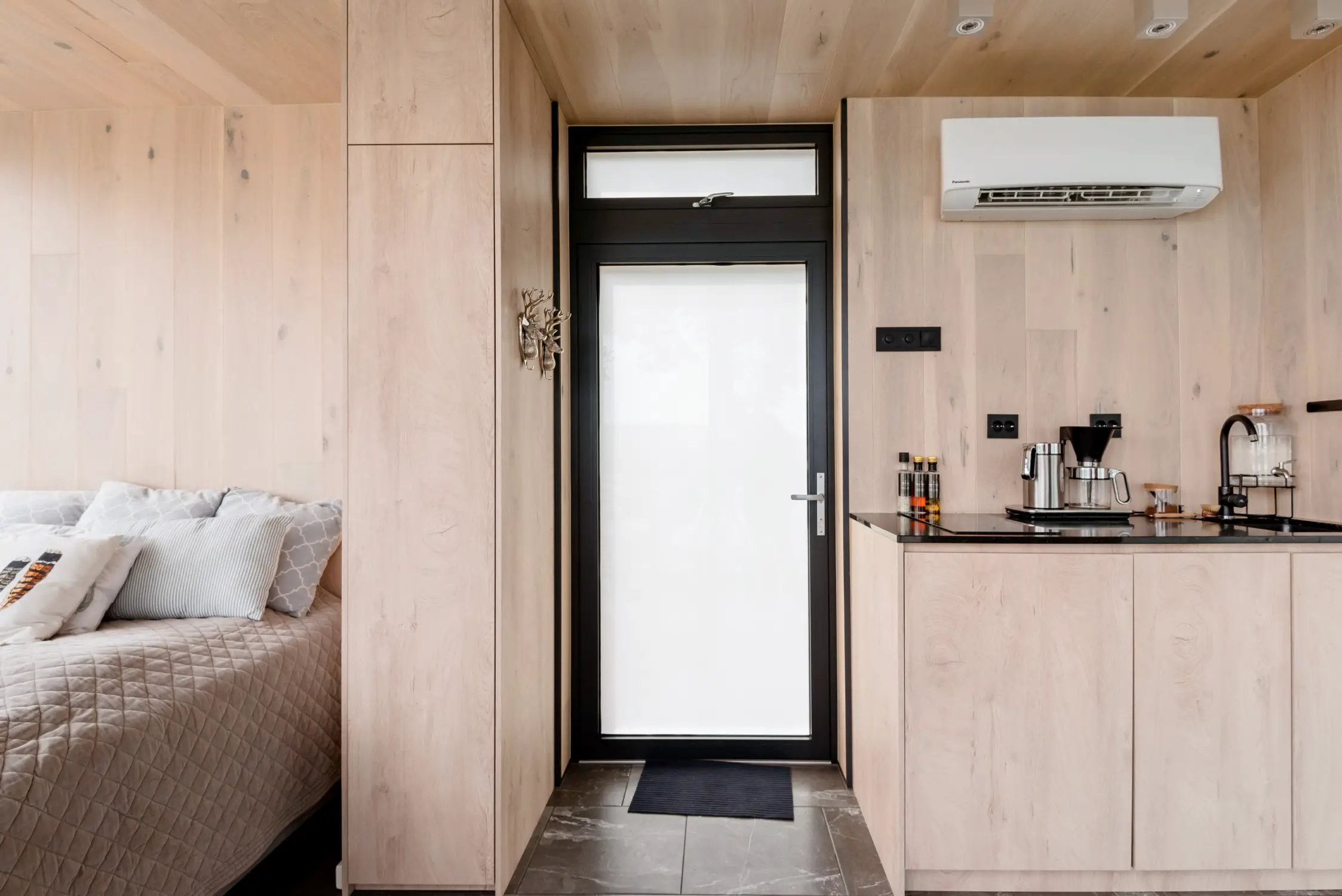 挪威自然中的梦幻玻璃屋-5