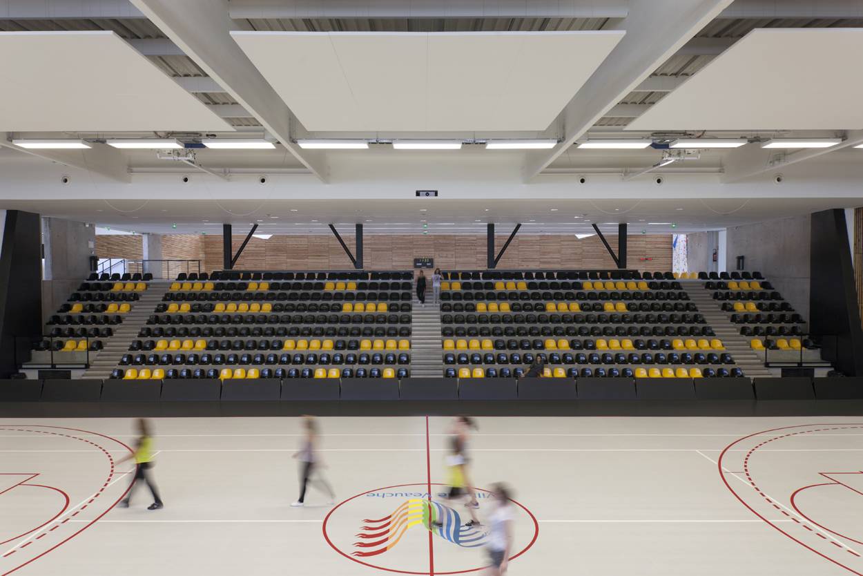 运动员马塞尔·帕尼奥尔综合体

注：不太明确这里Comple·e是不是拼写有误，如果是Complexe ，在体育等语境里常可理解为综合体（建筑群等场地概念） 丨Studio Gardoni-7