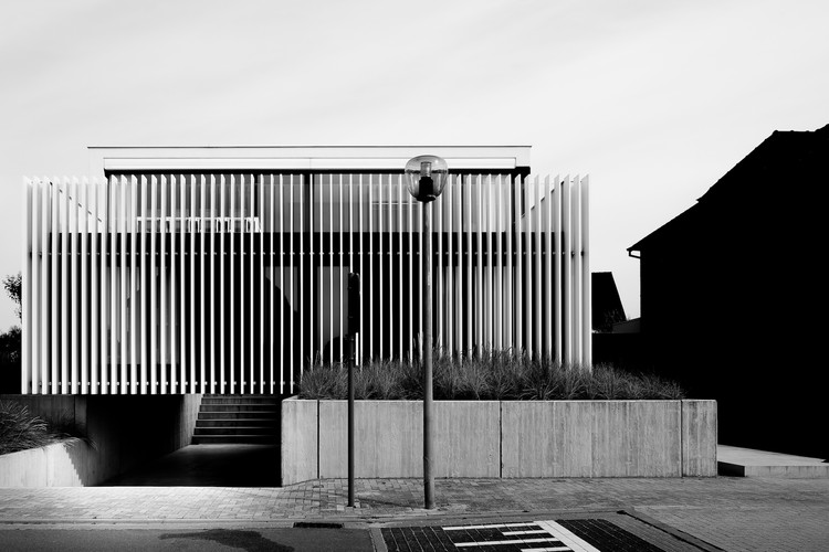 比利时海滨住宅的动态空间设计-19