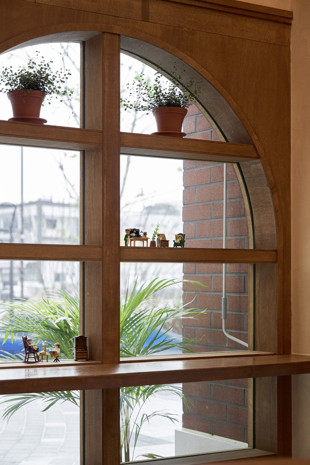 11 平米的精致咖啡厅 | 小巧而富有情调的室内设计-20