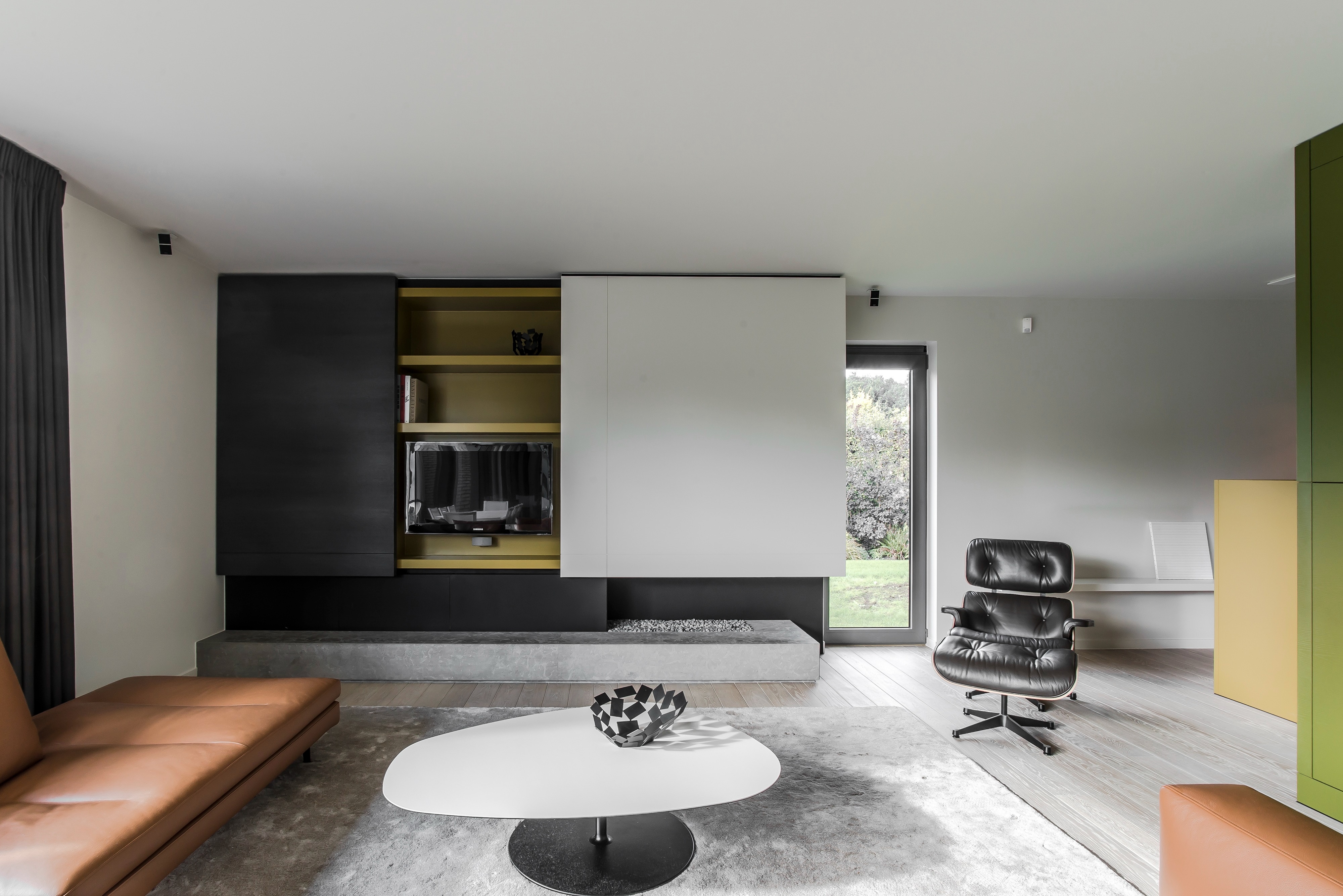 辛特-安德里斯的极简公寓-0