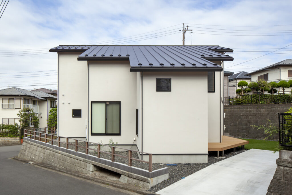 プライバシーと開放感を両立 二重の凸型形状がもたらす起伏ある大空間 | Style of Life | 100%LiFE-2