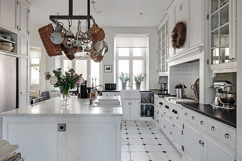 宽敞的厨房和餐厅里的图书馆:瑞典的大公寓-20