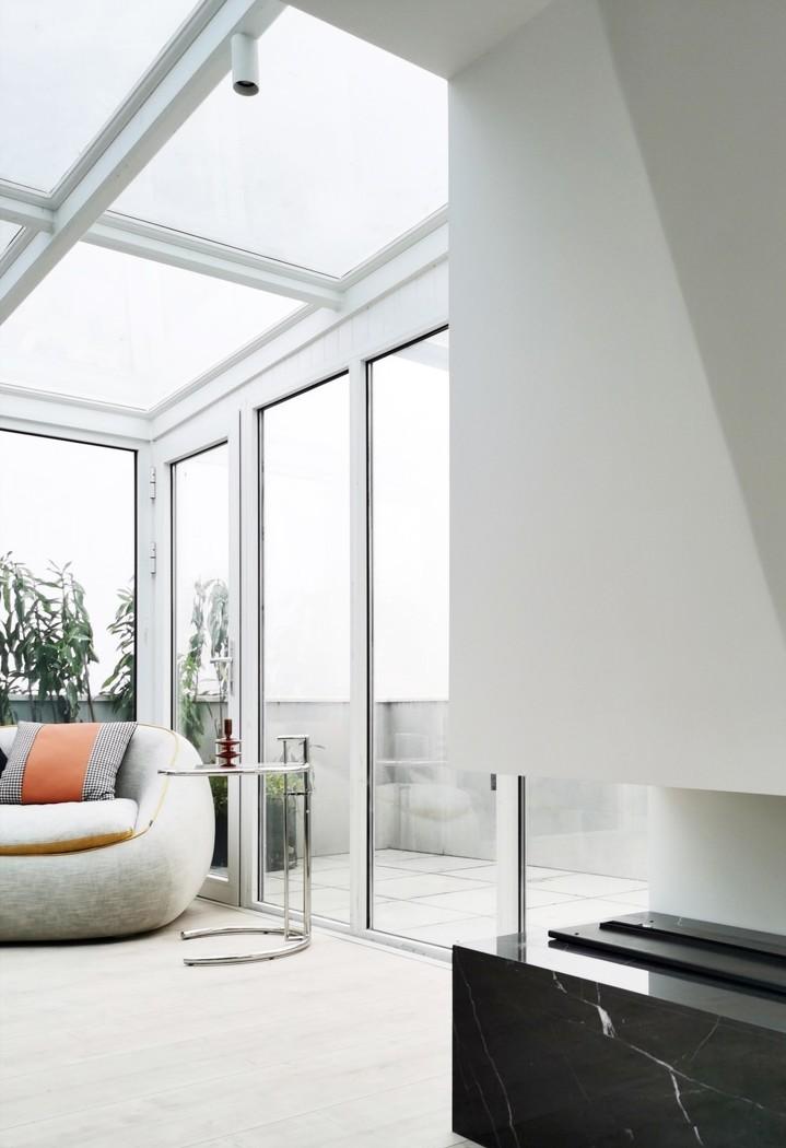 极简温暖的空中别墅设计-7