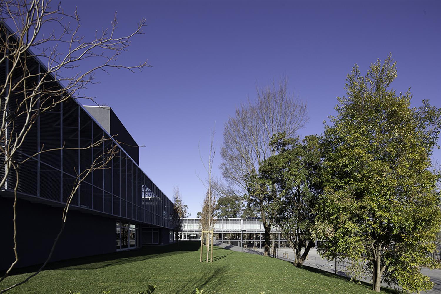 葡萄牙 Lousada 市立中学 | 环保与科技融合的现代教育空间-5