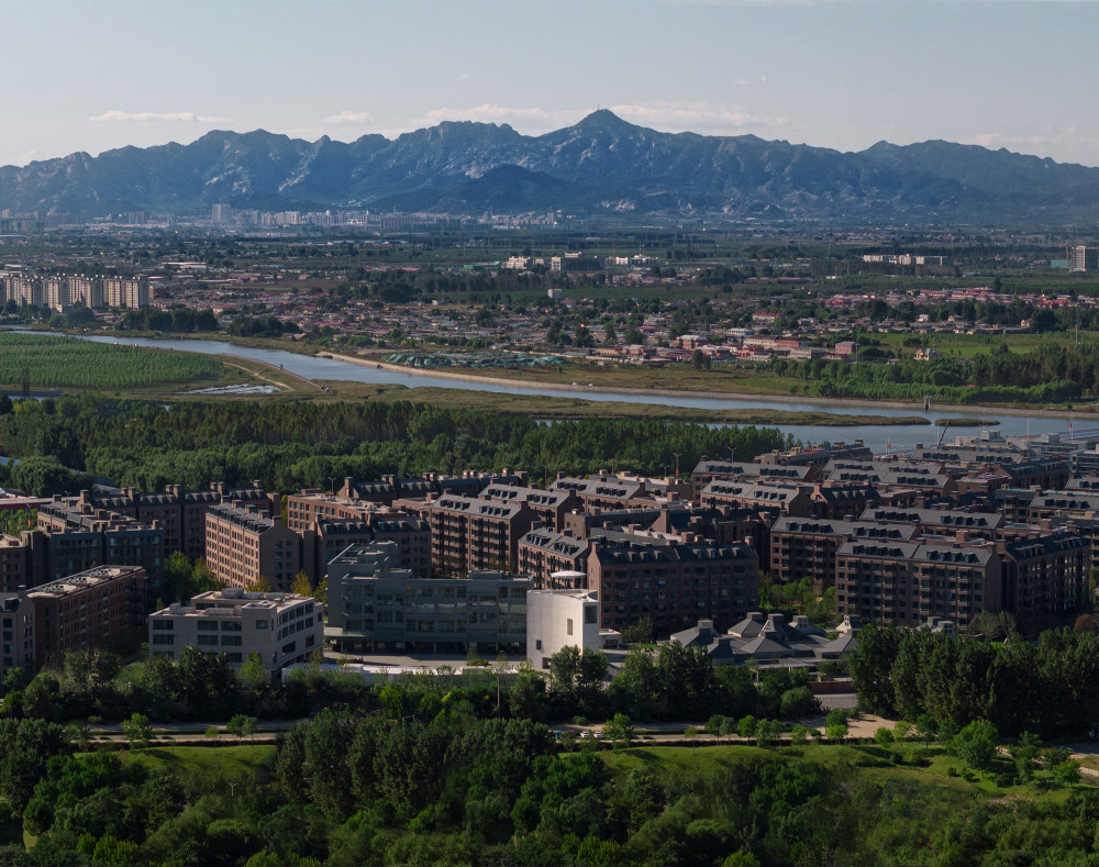降落在阿那亚广场上精密音乐盒子的混凝土礼堂设计丨中国秦皇岛丨直向建筑-18