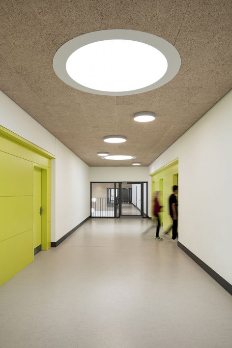 久洛·特里比希大学，学校扩建-22