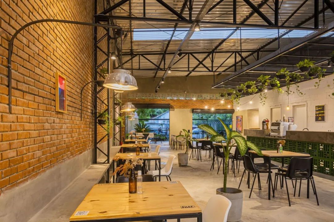 Descoberta 咖啡馆 | 工业风改造,融入街道的惊喜空间-8