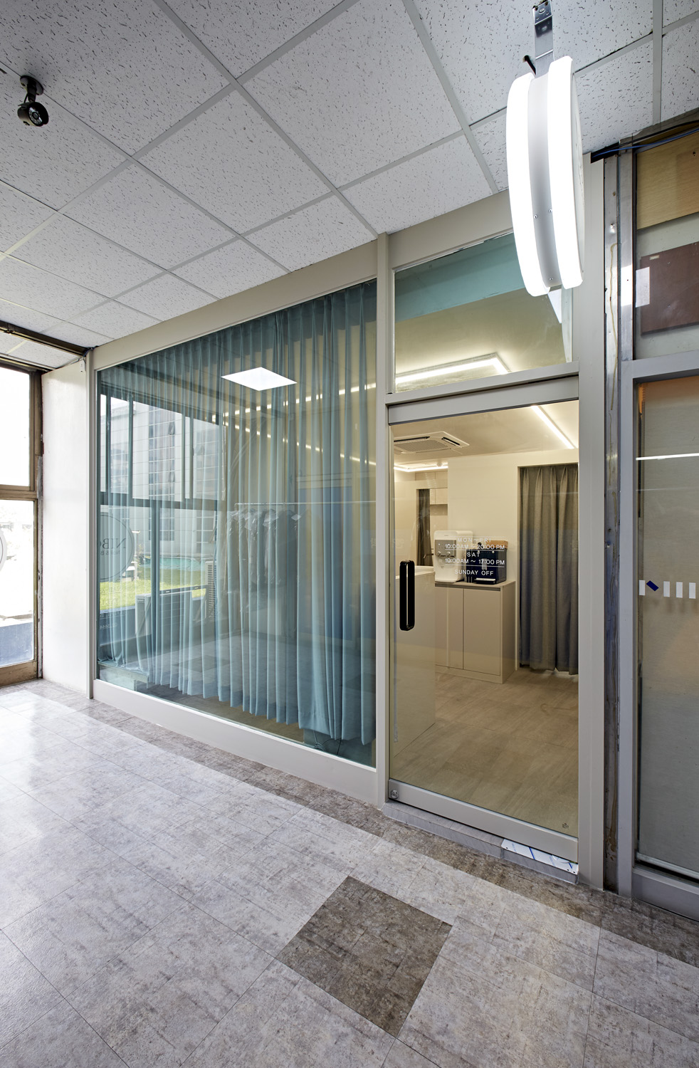 宁静现代的 9 坪小店室内设计-16