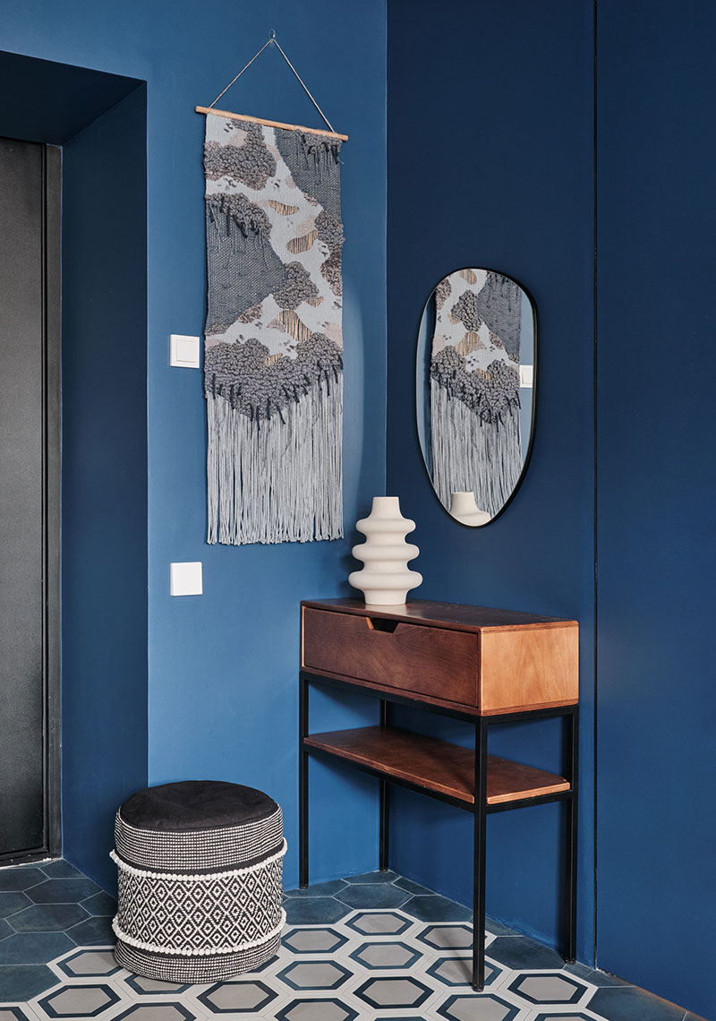 斯大林时代建筑中的现代蓝色公寓-9