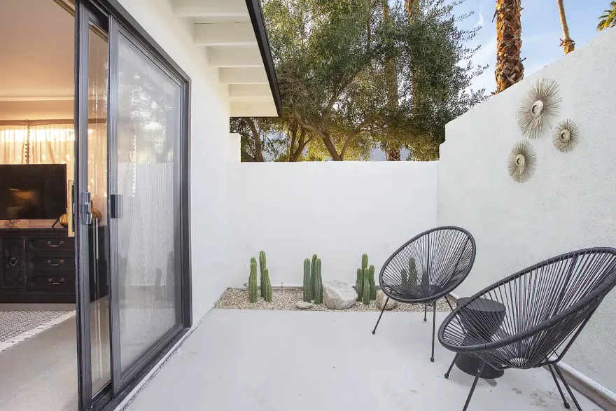 Palm Springs 白色别墅的异域风情设计-15