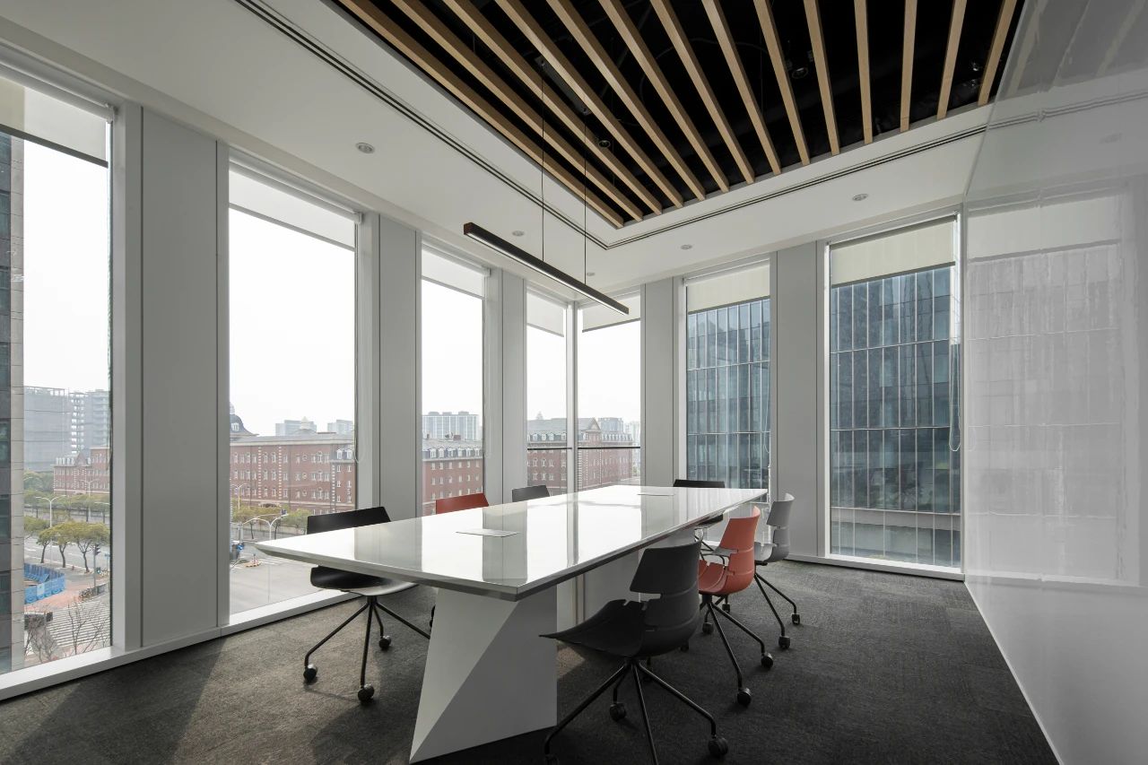 上海晶耀前滩黑白灰自由化办公空间丨中国上海丨内造设计室-35