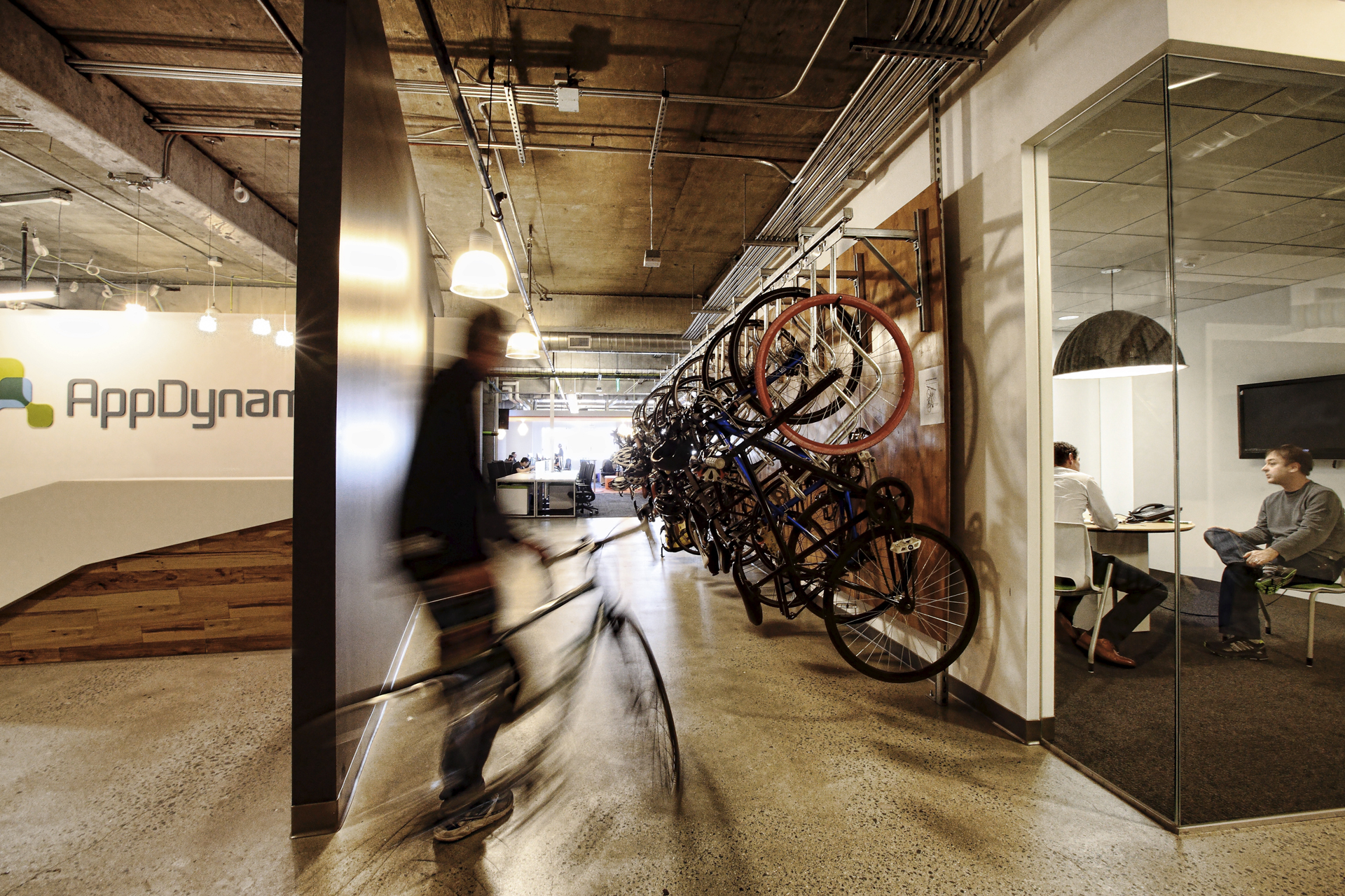 AppDynamics 总部 | 紧凑空间中的创意协作-10