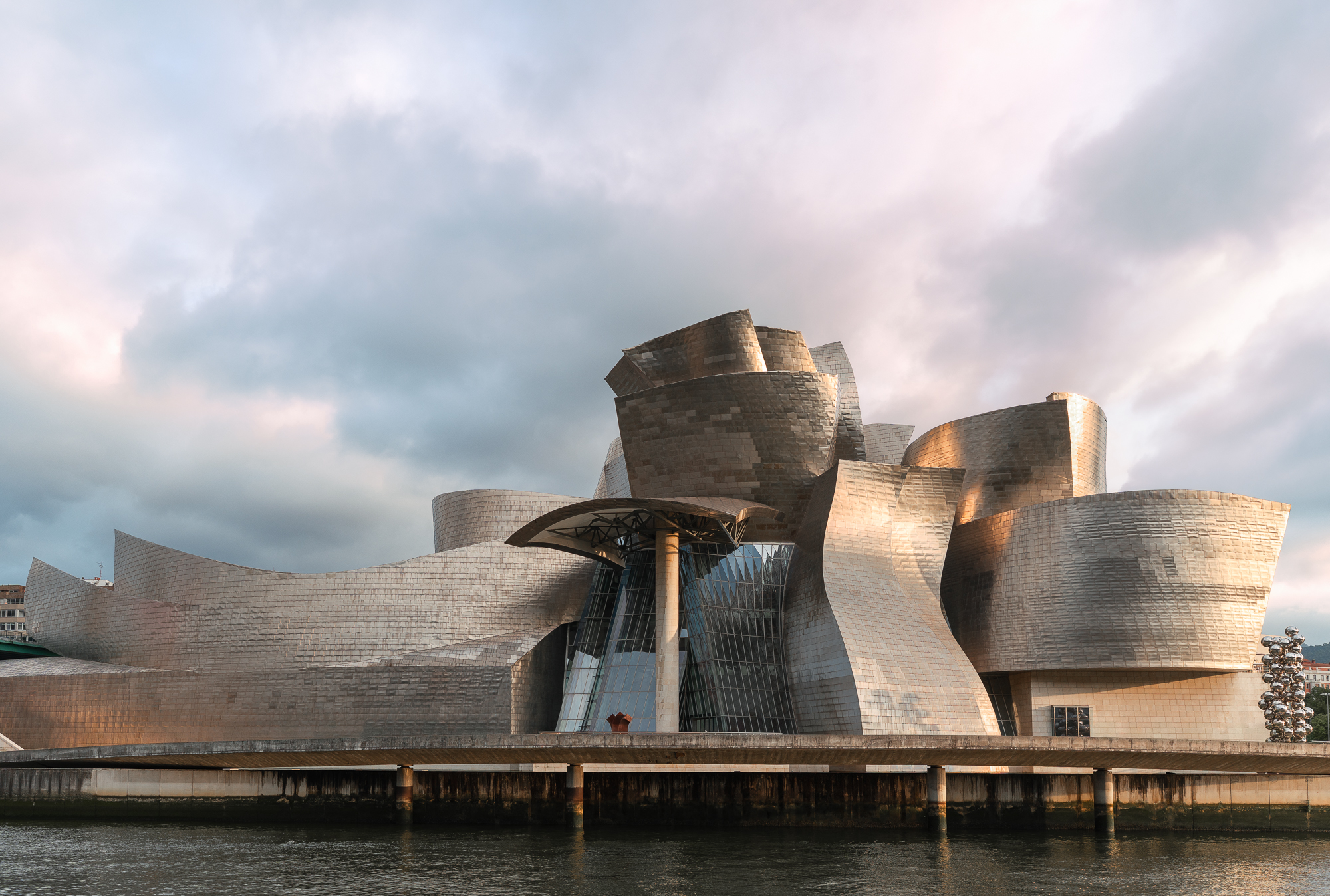 古根海姆毕尔巴鄂博物馆丨弗兰克·盖里（Frank Gehry）-0