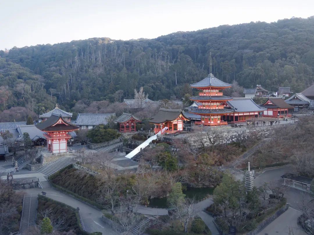 清水寺阶梯上的天空 · nendo 的镜面艺术装置丨日本京都-31
